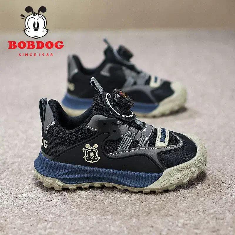 Обувки BOBDOG Classic с елегантен черен дизайн и издръжлива подметка за удобно носене.